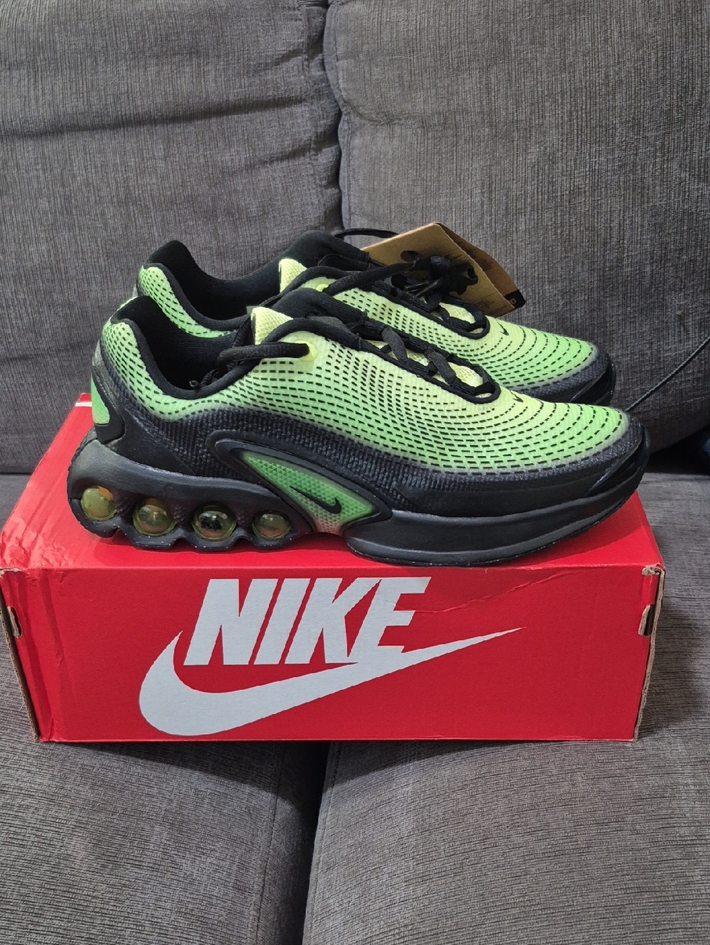 Nike Air Max Dn GS 7Y women’s 8.5 Light Lemon Twist Black NIB